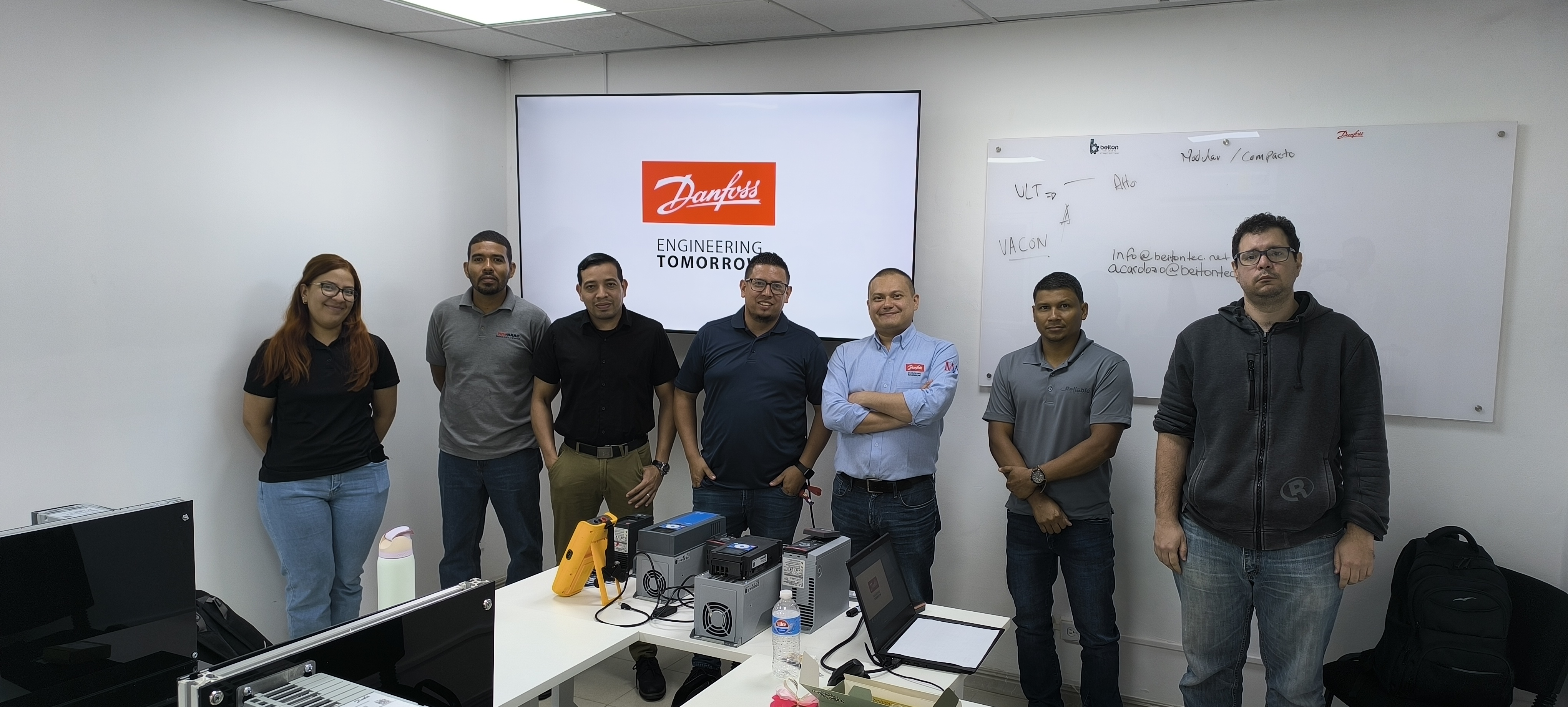 Grupo de capacitación técnica Danfoss