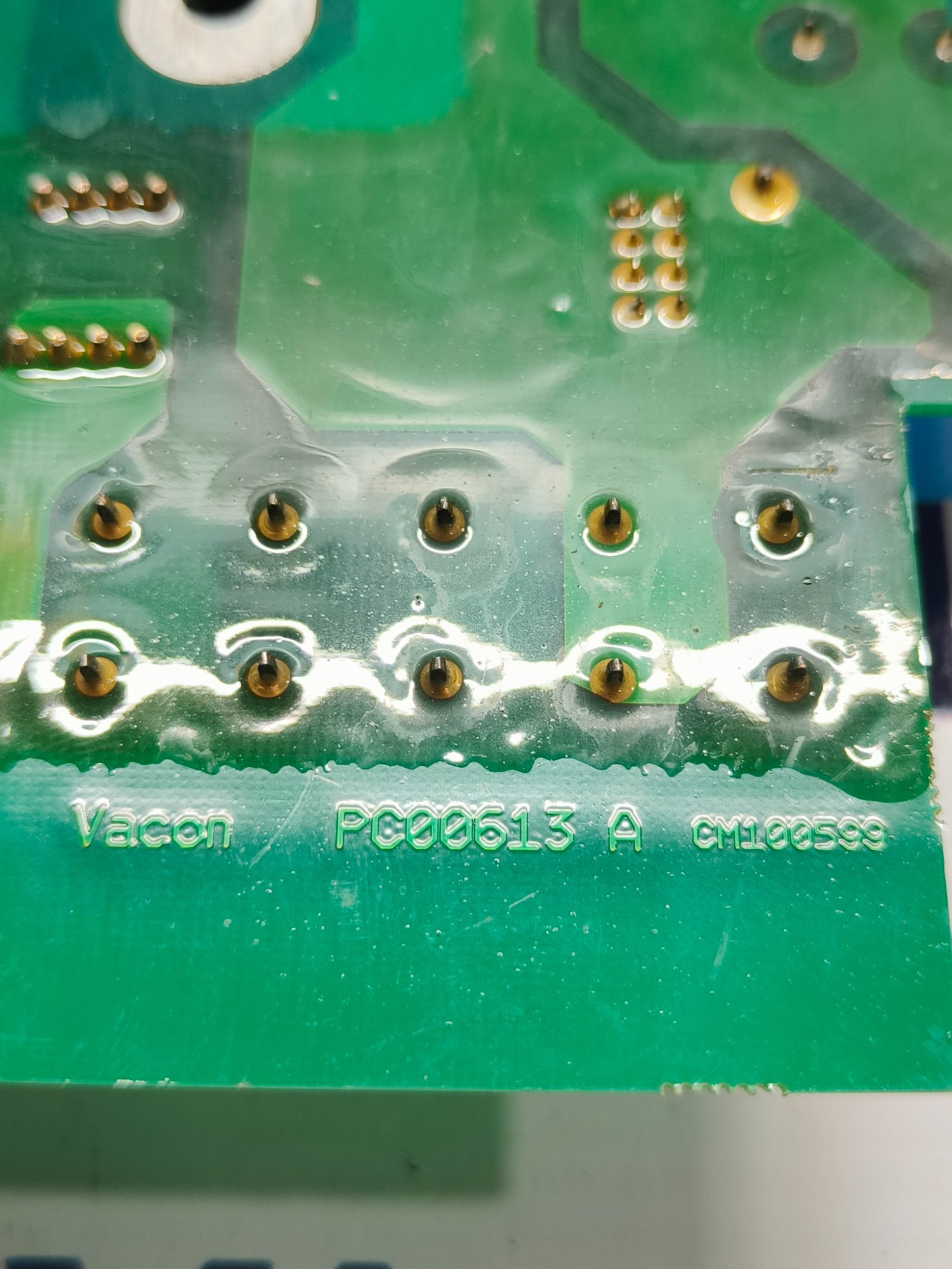 Conformal coating IEC 60721-3-3 clase 3C3 — protección contra humedad y corrosión salina