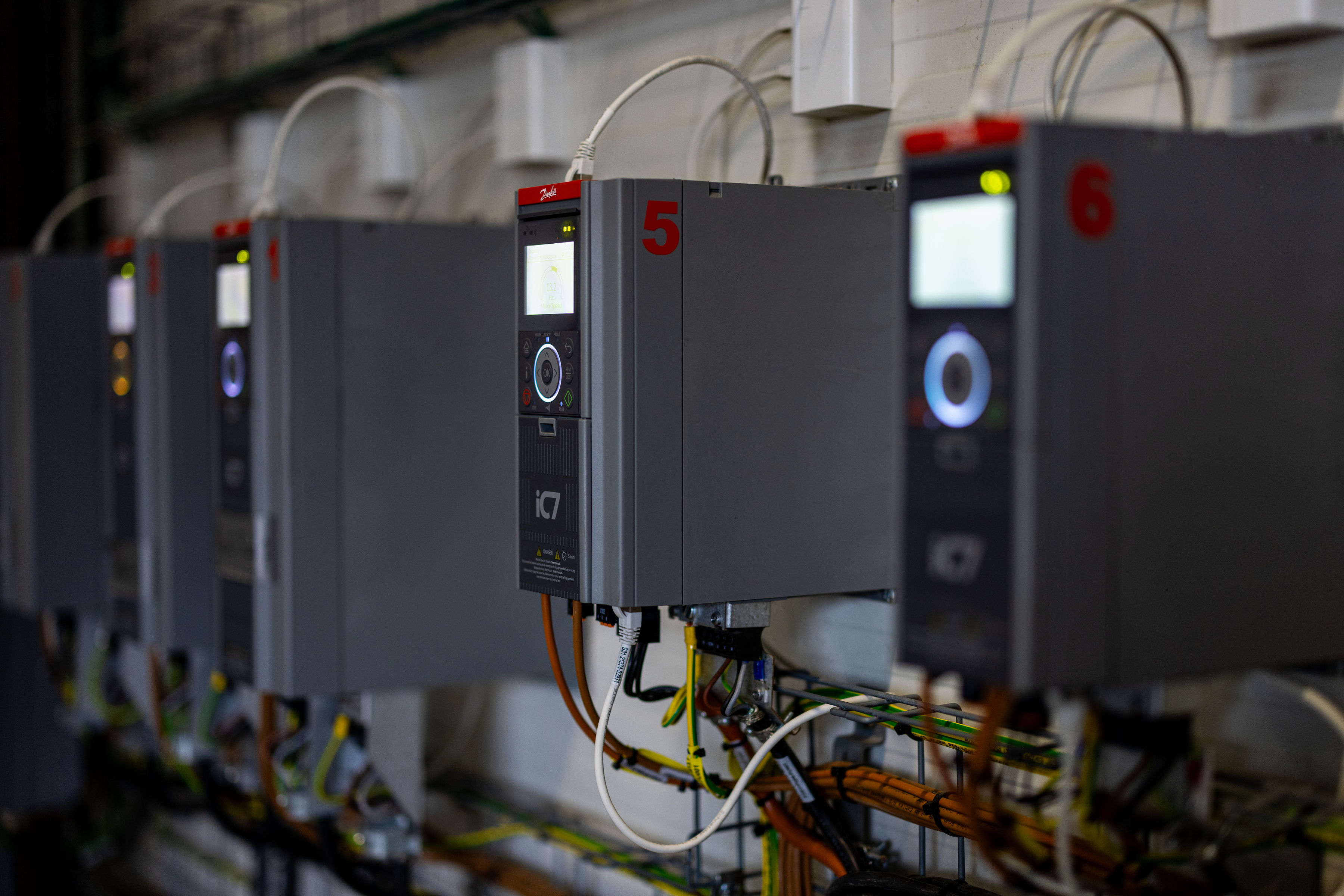 Variadores iC7 instalados en planta industrial