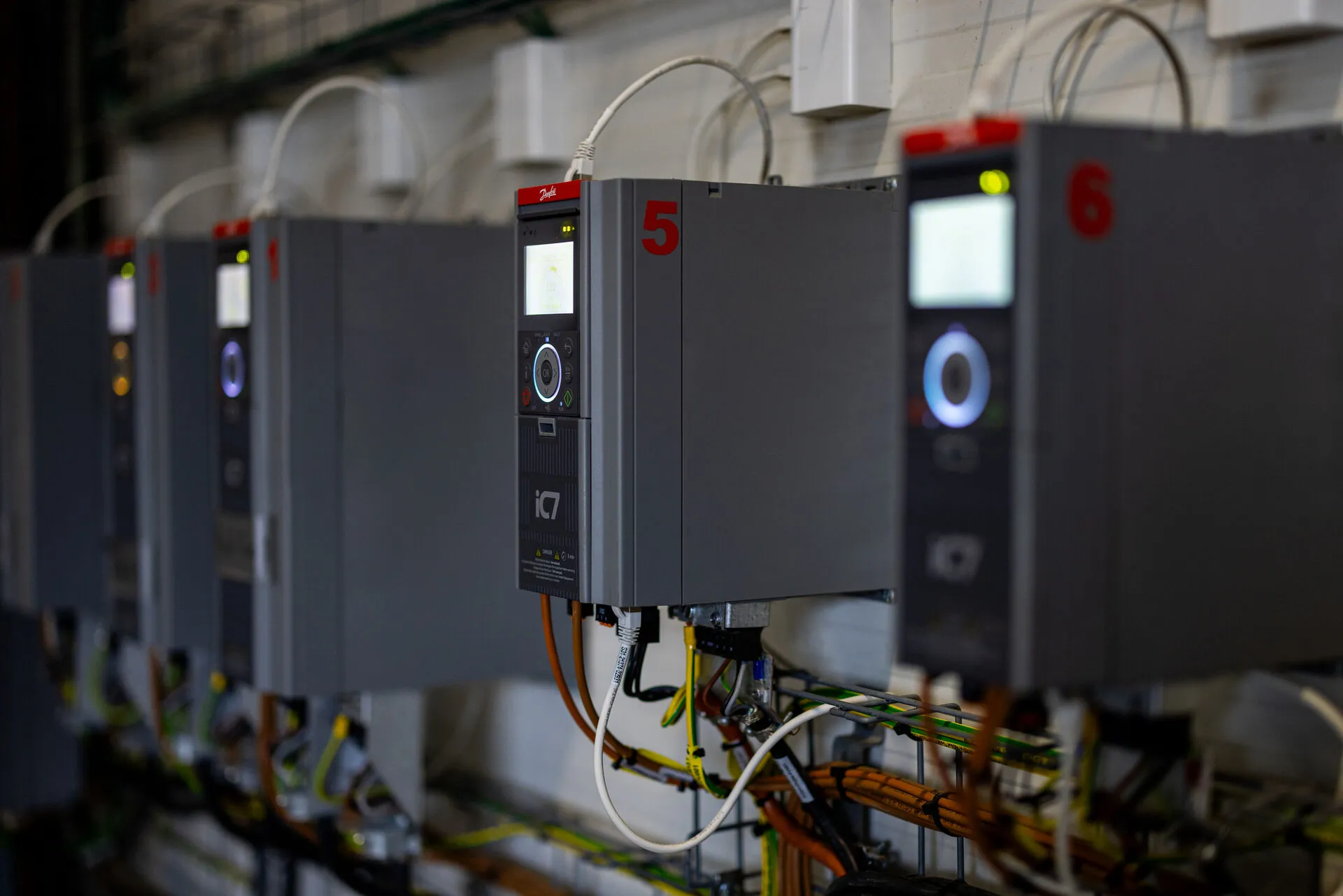 Variadores iC7 instalados en planta industrial