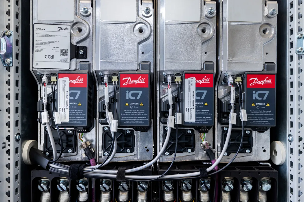 Módulos de potencia Danfoss iC7 en primer plano