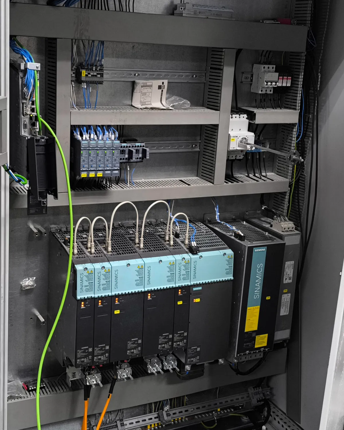 Tablero PLC ensamblado en el taller de Beiton